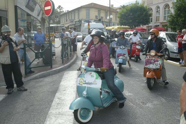 VESPAS ET BIKINIS131.JPG